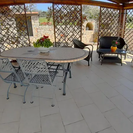 La Rosa Dei Trulli Bed & Breakfast