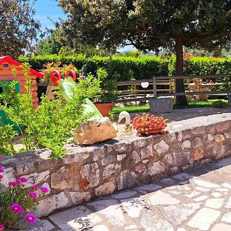 La Rosa Dei Trulli Bed & Breakfast 2*