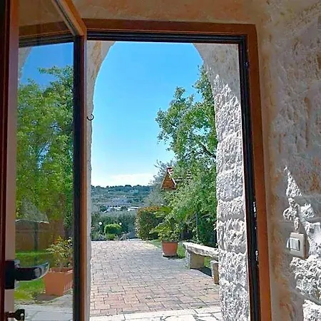 Bed & Breakfast La Rosa Dei Trulli 4*